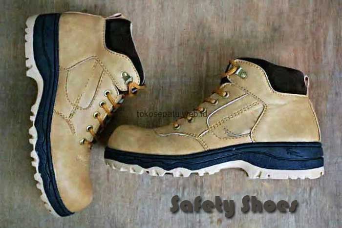 Merawat Sepatu Safety