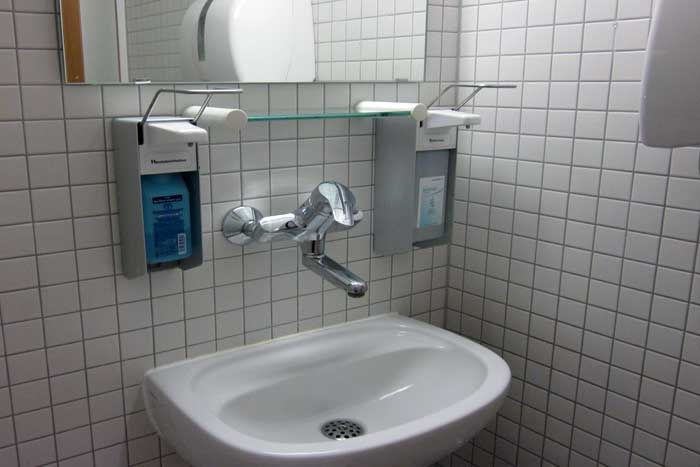 Wastafel kamar mandi
