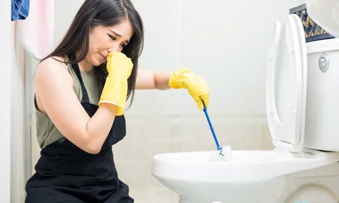 Bau Tidak Sedap Dalam Toilet