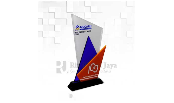plakat akrilik wisuda